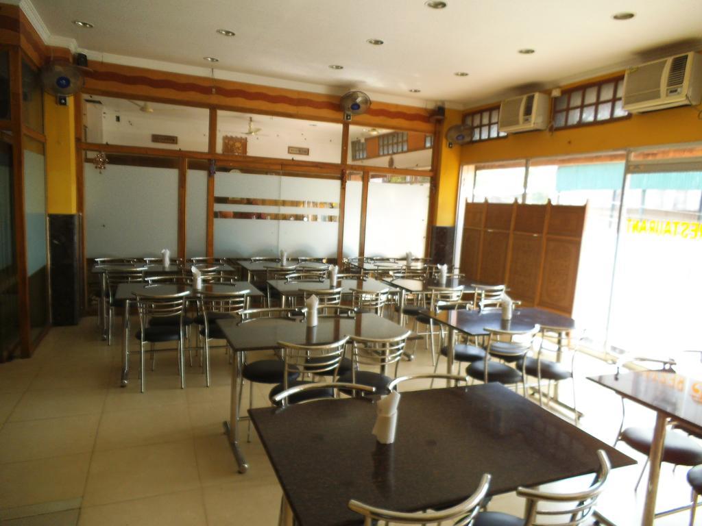 City Centre Hotel Agartala Luaran gambar